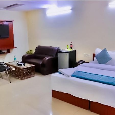 Happy Inn - Near Saket Metro Neu-Delhi Exterior foto