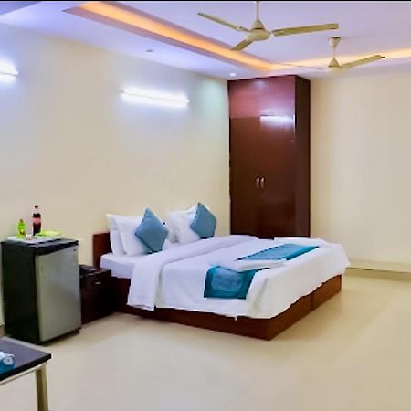 Happy Inn - Near Saket Metro Neu-Delhi Exterior foto