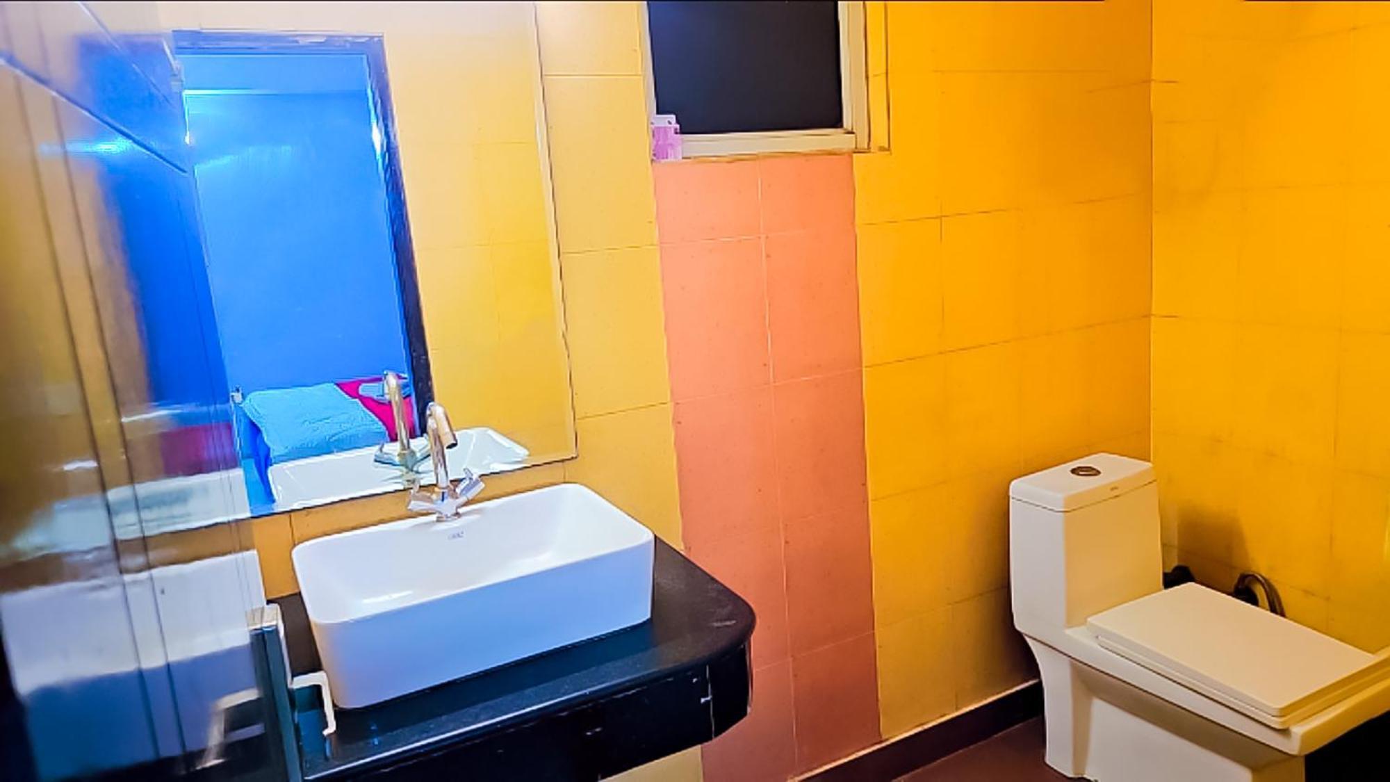 Happy Inn - Near Saket Metro Neu-Delhi Exterior foto