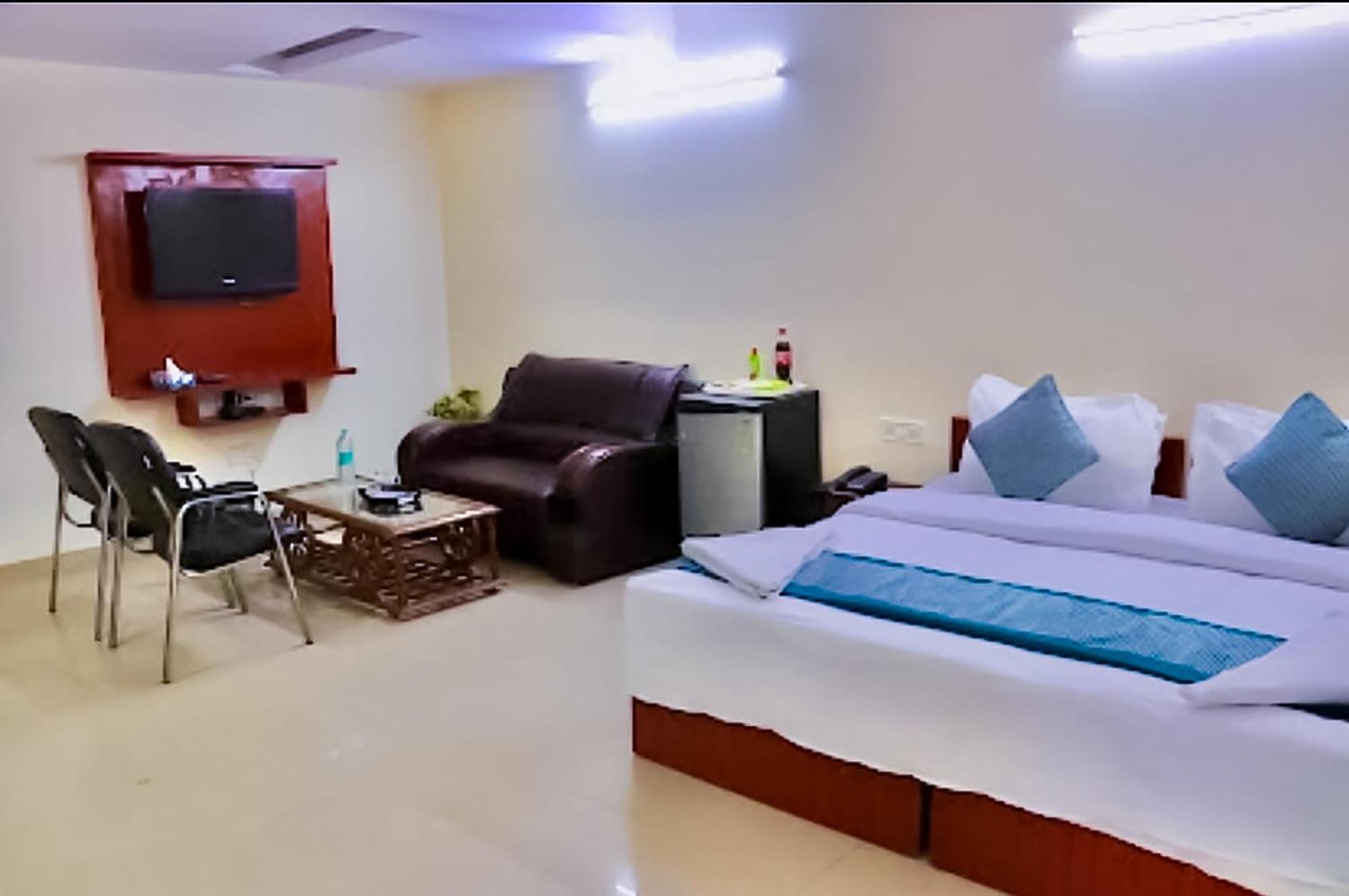 Happy Inn - Near Saket Metro Neu-Delhi Exterior foto