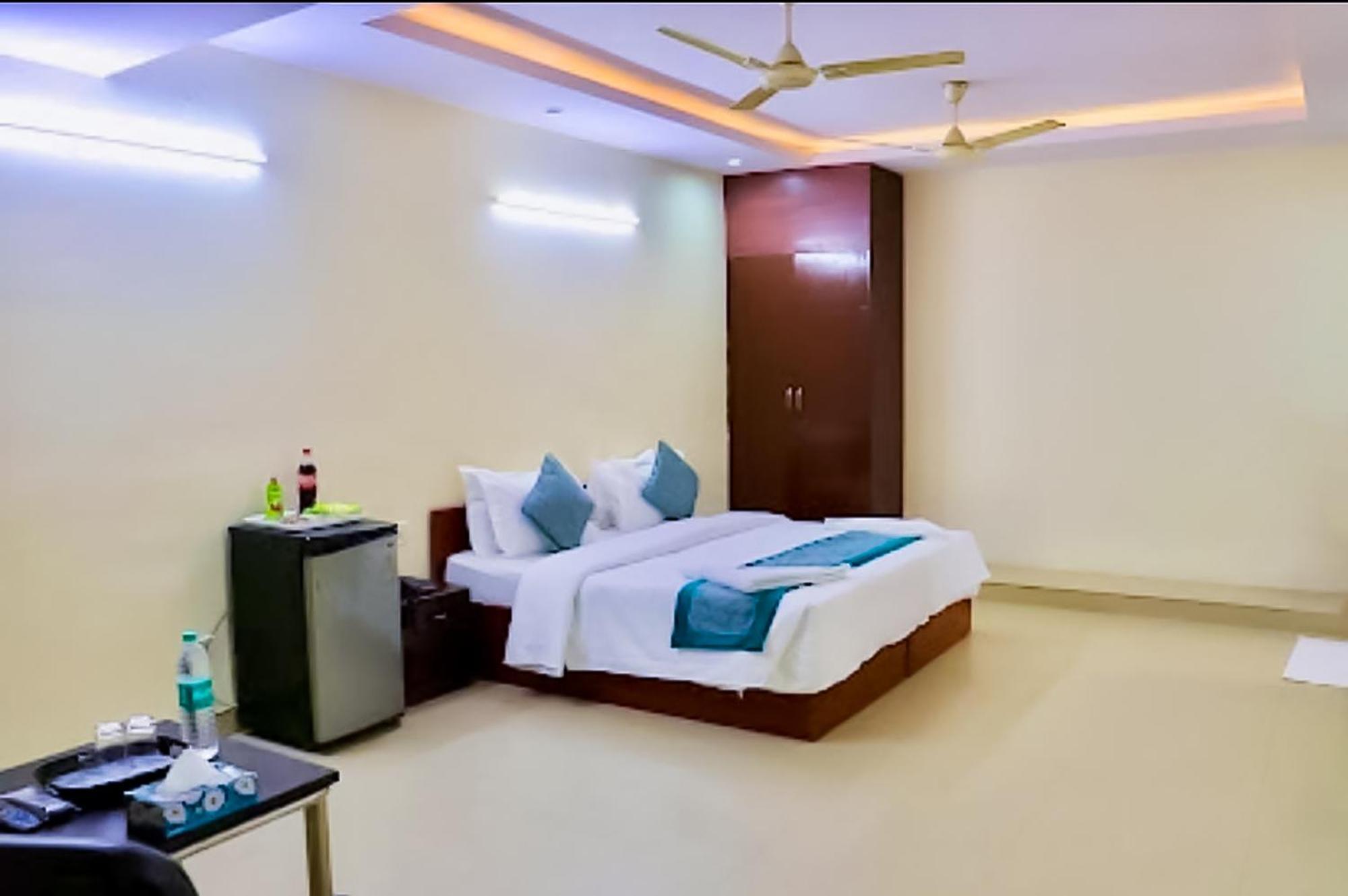 Happy Inn - Near Saket Metro Neu-Delhi Exterior foto