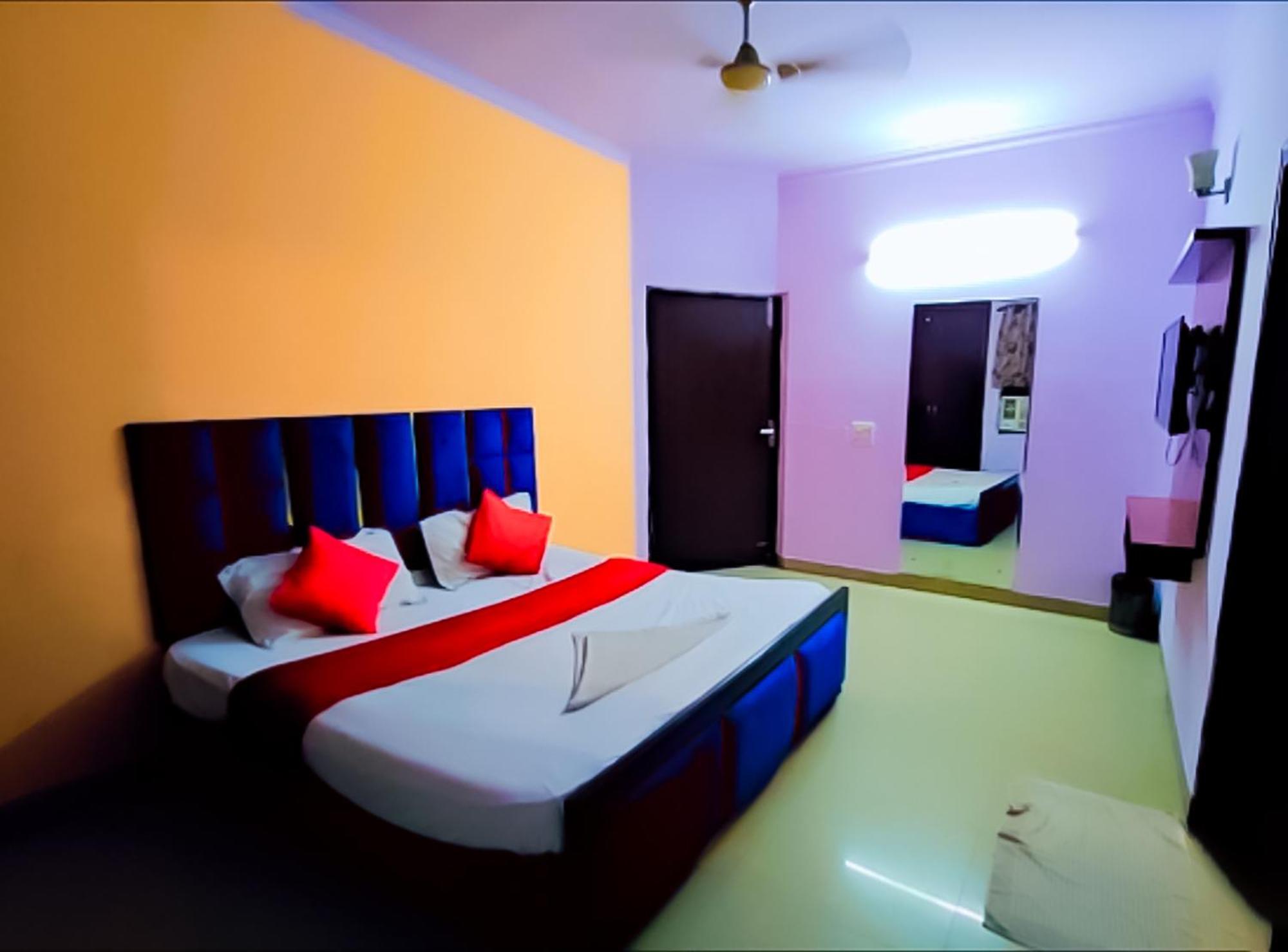 Happy Inn - Near Saket Metro Neu-Delhi Exterior foto
